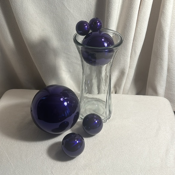 Light weight decorative purple and blue color spheres - Picture 3 of 4